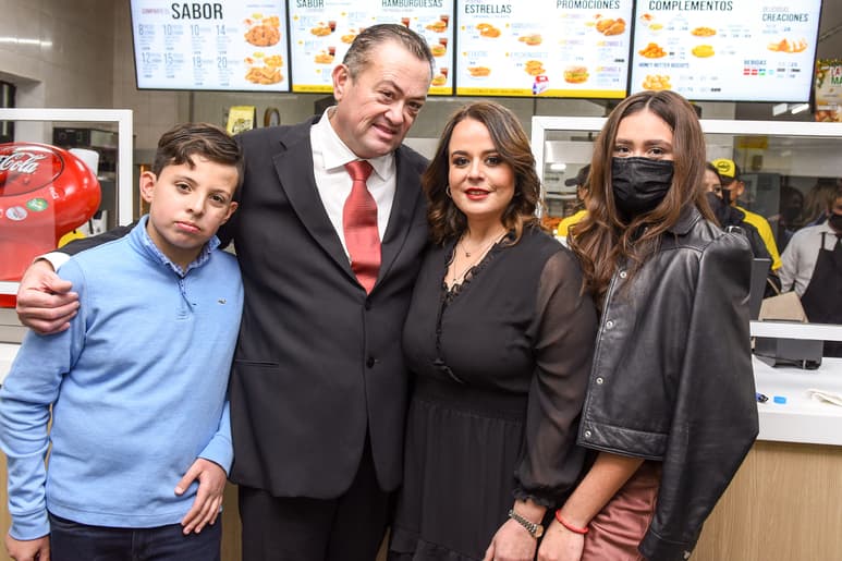 Sebastián Haro, José Haro, Alejandra Calderón y Constanza Haro.
