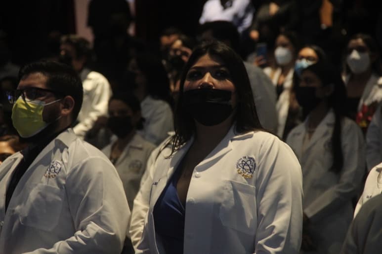 Egresados de la Facultad de Ciencias Químicas, así como de Agricultura y Zootecnia, recibieron sus cartas pasantes.