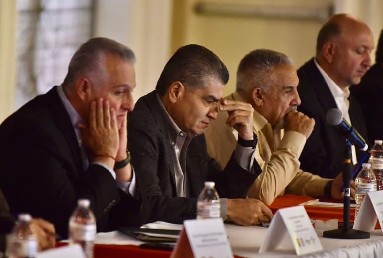 Consejos Ciudadanos. El alcalde Román Alberto Cepeda y el gobernador Miguel Riquelme en la asamblea anual de la Red Nacional de Consejos Ciudadanos de Seguridad, donde participaron representantes de 10 estados del país. (ÉRICK SOTOMAYOR)