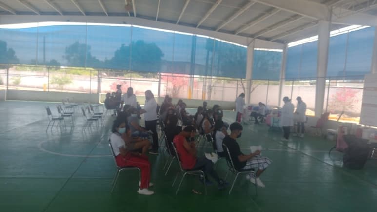 La jornada de vacunación tuvo como único punto de la Facultad de Ciencias de la Salud de la UJED en Gómez Palacio.