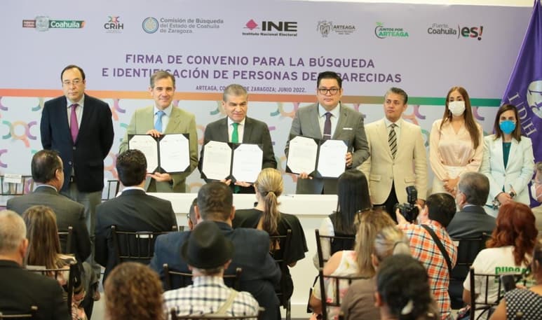El documento que asienta las consultas de información con el uso de sistemas de identificación, fue firmado por el Comisionado Estatal de Búsqueda y el Consejero Presidente del INE.