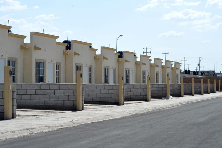Los jueces fueron acusados de participar en fraudes hipotecarios en conjunto con abogados .