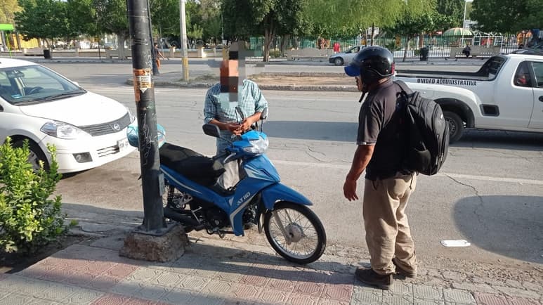 Cruz Roja atendió al motociclista quien presentó posible fractura en el brazo izquierdo.