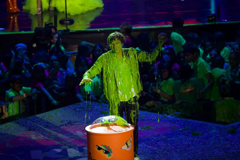 Memo Ochoa queda bañado en slime en los Kid's Choice Awards México 2022