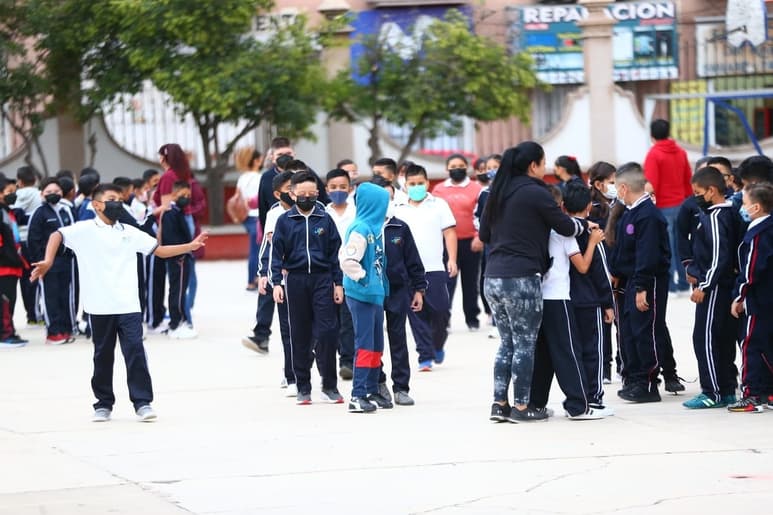 El no obligar a los estudiantes a portar uniforme es parte de la política actual, se desconoce si la nueva administración querrá hacer obligatorio o no su uso. (EL SIGLO DE TORREÓN)