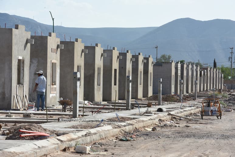 Personas no pueden acceder a una casa en parte por los bajos salarios. (EL SIGLO DE TORREÓN)