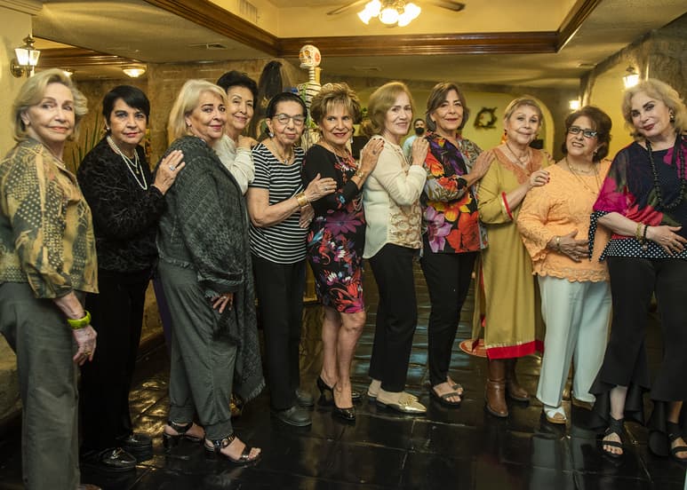 Chiquis acompañada de sus amistades (EL SIGLO DE TORREÓN/ERICK SOTOMAYOR)