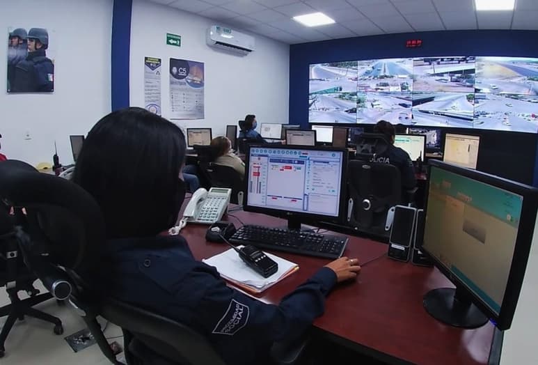 El Secretario de Seguridad supervisó el trabajo que se realiza en el C-4 de la ciudad de Gómez Palacio. (EL SIGLO DE TORREÓN)