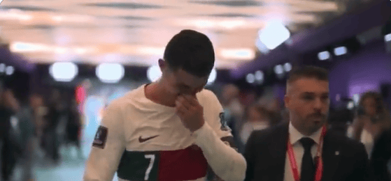 VIDEO: Cristiano se retira inconsolable tras eliminación de Portugal