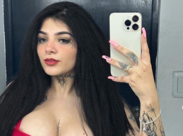 (INSTAGRAM/@KARELYRUIZ)
