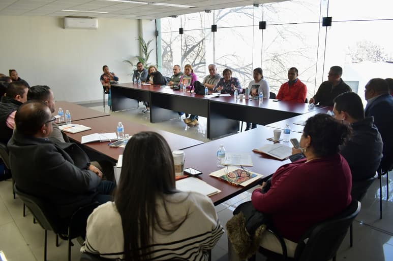 Realizan la primera Mesa de trabajo del 2023 entre autoridades del Gobierno de Durango e integrantes del Grupo Vida en la Vicefiscalía de Justicia. (EDIE RUIZ)