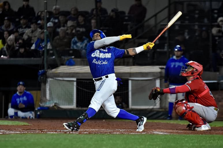 Allen Córdoba ha sido un bat muy importante para los Yaquis, además de aportar defensiva en el jardín central. (Especial)