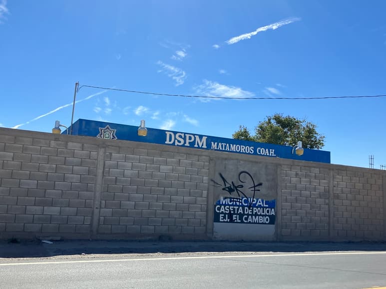 Proyectan reactivar la caseta de la Policía en el ejido El Cambio, cuya construcción se anunció en 2017. (EL SIGLO DE TORREÓN)