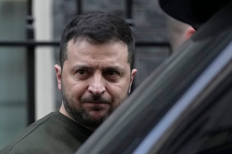 En Londres, Zelenski agradeció el 'gran apoyo' británico 'desde los primeros días de la invasión'. (AP)