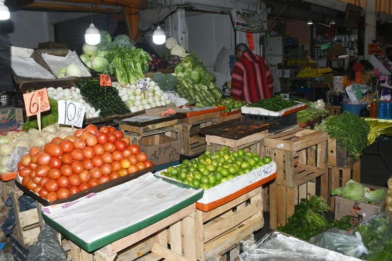 Los alimentos básicos presentan ajustes al alza periódicamente, y esto lo ven las amas de casa y jefes de familia al hacer la despensa.