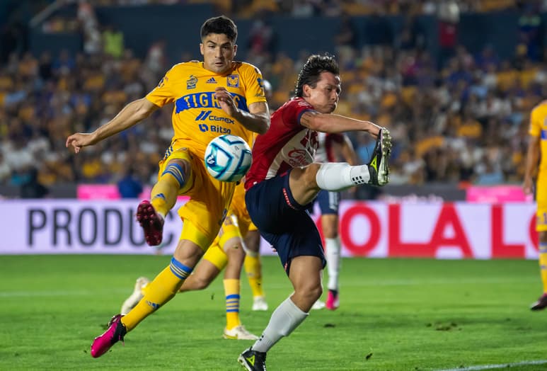 Chivas le quita el invicto a Tigres