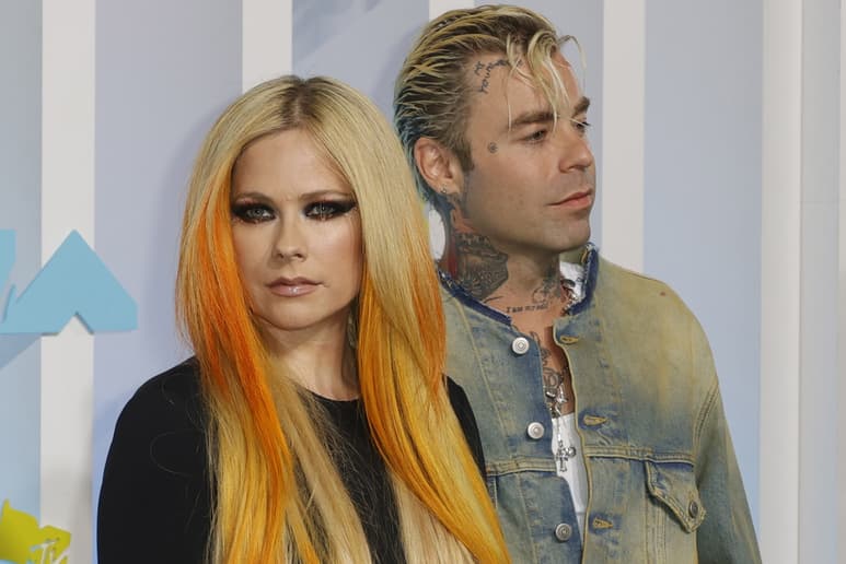 'Mantendré la cabeza en alto', Mod Sun está roto tras separación con Avril Lavigne