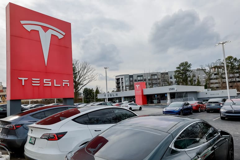 Riquelme Solís señaló que empresas proveedoras de Tesla ya tienen tiempo acercándose a Coahuila.