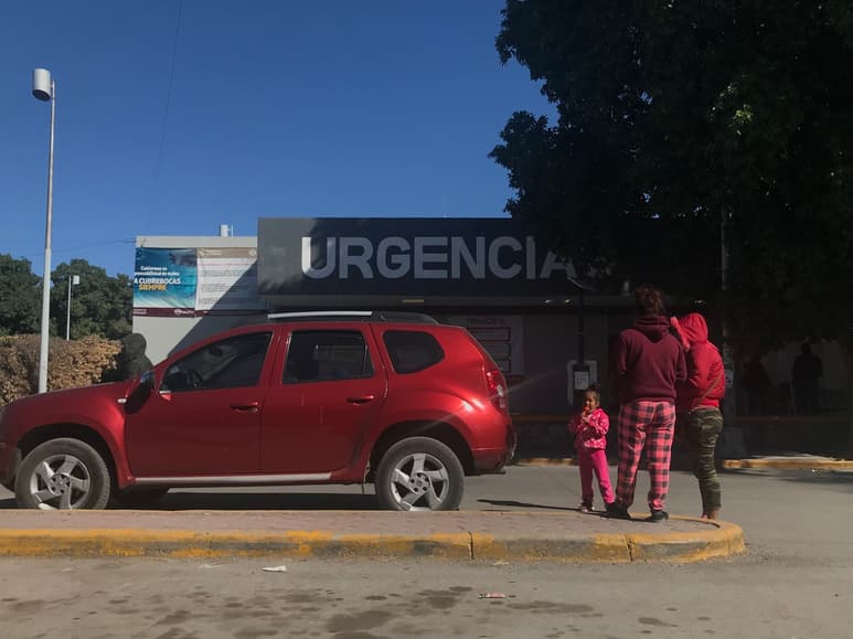 El hombre fue llevado a las instalaciones del Hospital de ISSSTE para que recibiera atención médica.