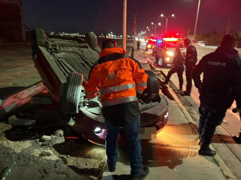 El accidente ocurrió justo donde inicia la Zona Industrial de Torreón. (CORTESÍA)