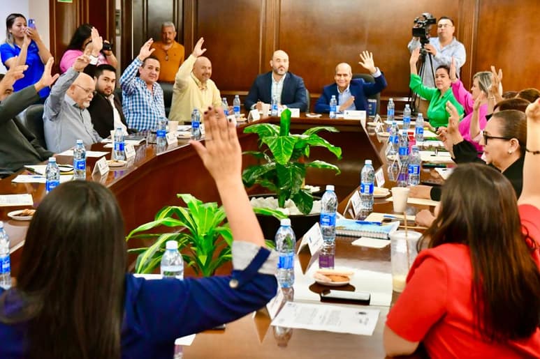 Por votación unánime, regidores, síndicos y el alcalde aprobaron la realización de la sesión solemne de cabildo. (Foto: SERGIO A. RODRÍGUEZ / EL SIGLO COAHUILA)