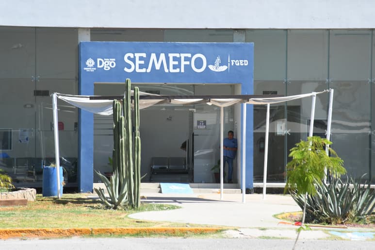El cuerpo de la mujer fue llevado a las instalaciones del Servicio Médico Forense para la necropsia de ley.