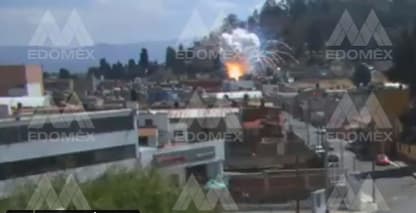 VIDEO: Explosión por pirotecnia en vivienda deja un muerto en Metepec