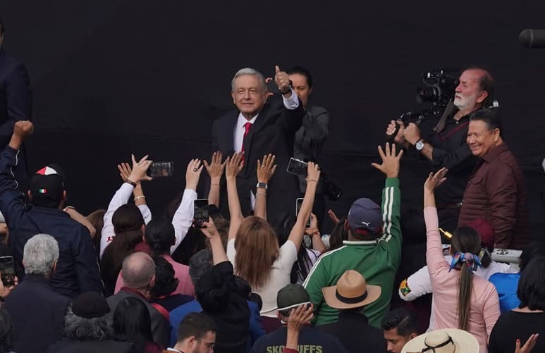'México es un país independiente y libre, no una colonia de EUA', dice AMLO en mitin por el 18 de marzo