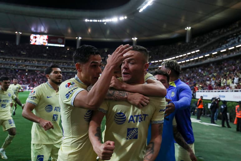 América vence contundentemente a Chivas en el Clásico Nacional