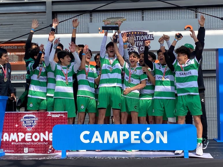 El juvenil equipo albiverde, festejó el título en la Sultana del Norte.