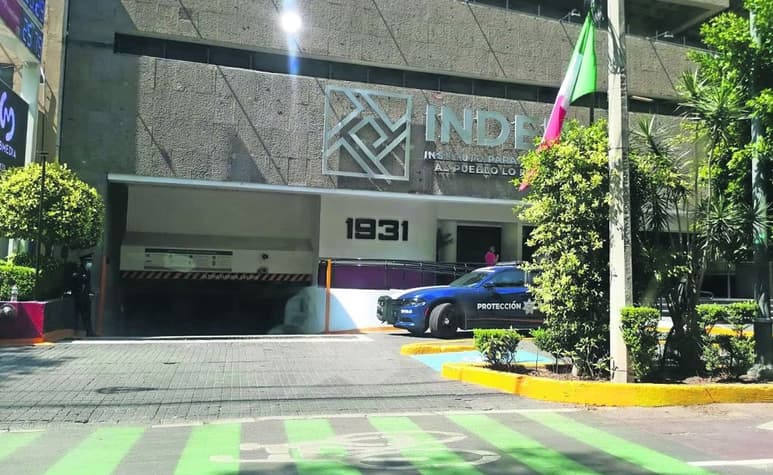 Se encontró que Anzurez Galicia tuvo una ascendente carrera en el gobierno federal, lo que significó que triplicara su salario. (ESPECIAL)