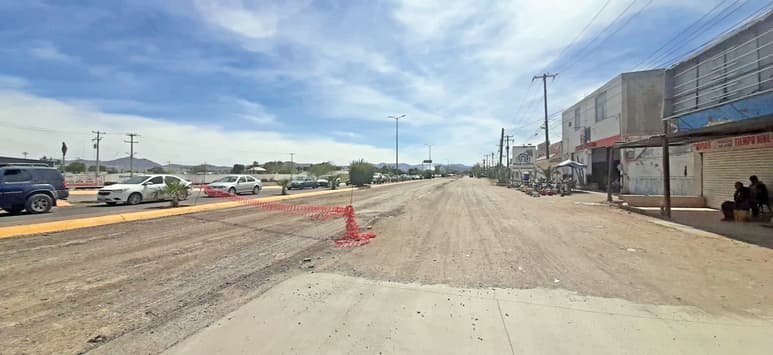 En bulevar Jabonoso se realiza la modernización de 22 mil 757 metros cuadrados de la cinta asfáltica a la altura del periférico Ejército Mexicano y Avenida Nacional, con una inversión de 7.3 millones de pesos.