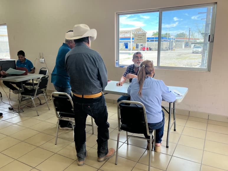 Dejan para último momento el trámite de regularización. (EL SIGLO DE TORREÓN)