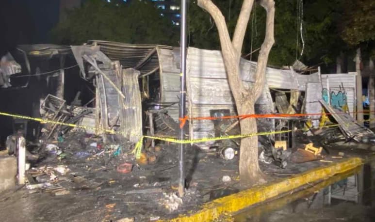 Al efectuar labores de remoción en el predio, los bomberos encontraron los cuerpos calcinados de dos personas. (ESPECIAL)