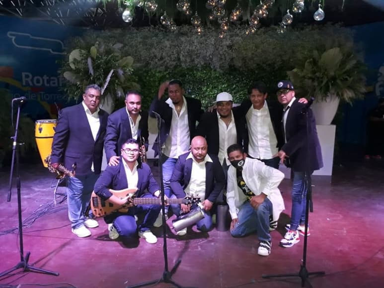 Listos. Los Cumbiatoms estarán el sábado en la Alameda.