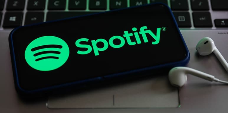 Las canciones, aunque la mayoría no directamente, sí mencionan de una u otra forma algún término relacionado con la misión o el universo.