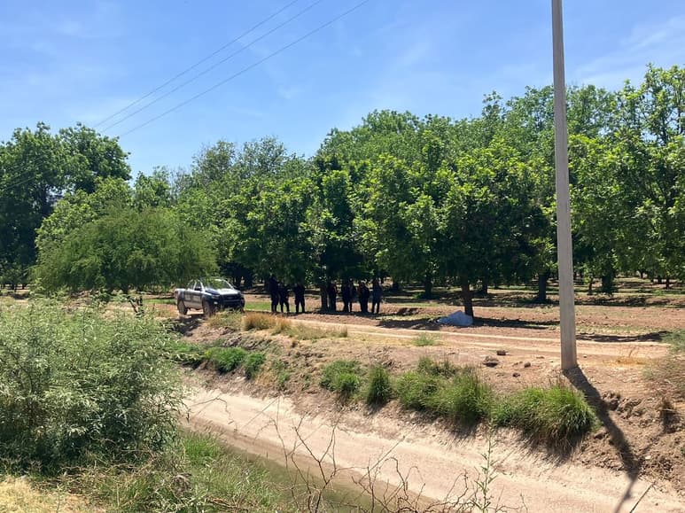 Fue un hermano de Arturo quien rescató el cuerpo del canal de riego y lo colocó sobre una parcela.