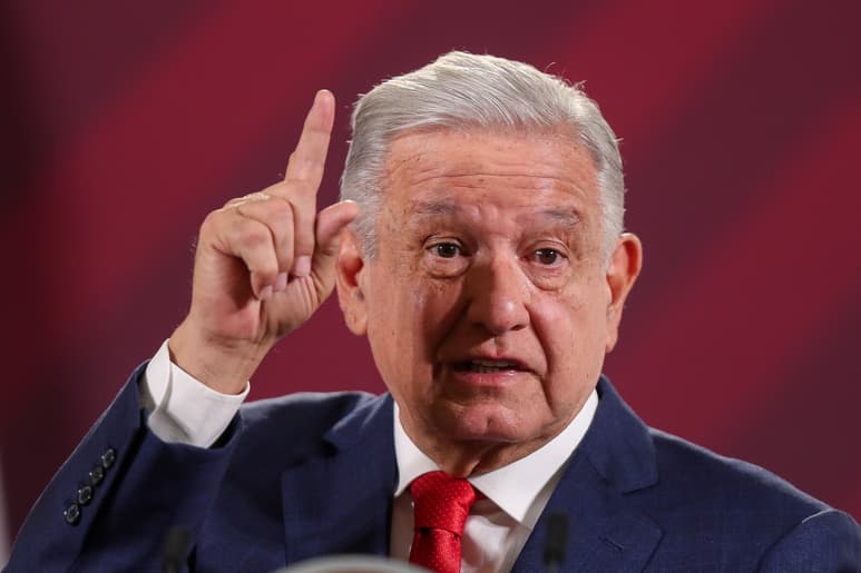 AMLO presenta un cuadro leve con síntomas de inflamación en sus vías respiratorias. (ARCHIVO)