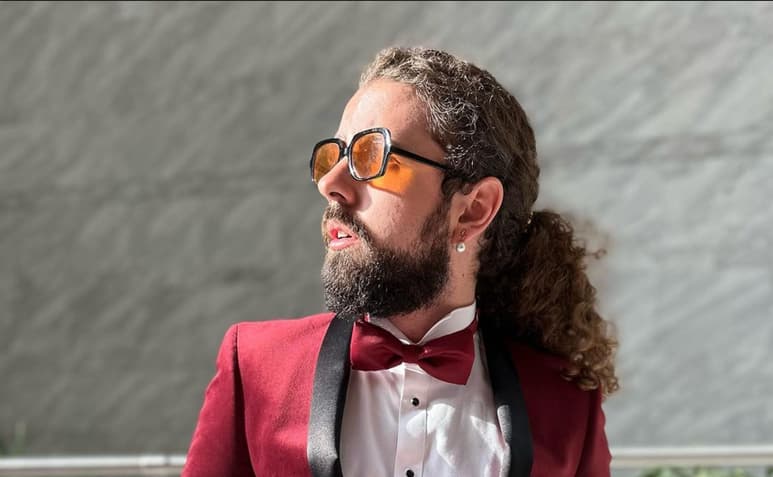 Javier Ibarreche dice que no es gay aunque admite haberse acostado con otros hombres