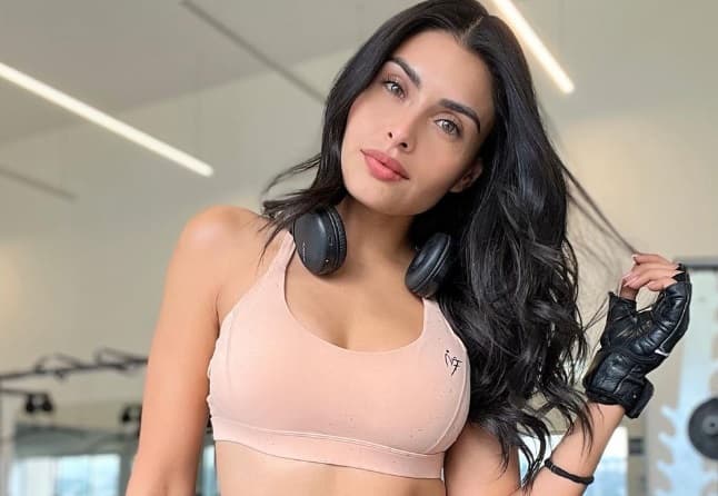 (INSTAGRAM/@KRISTALSILVA_)