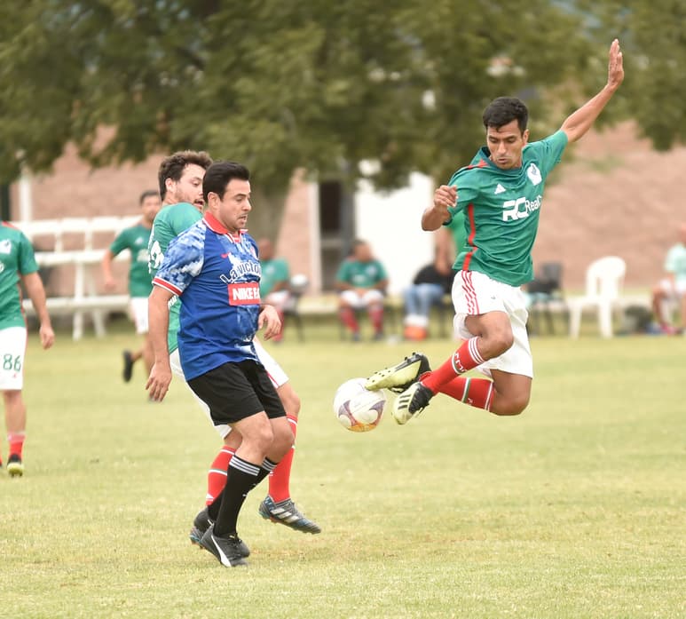 En plena recta final se encuentra la Liga IDEAL Laguna en su categoría Veteranos, donde los equipos buscan clasificar a la liguilla. (Archivo)