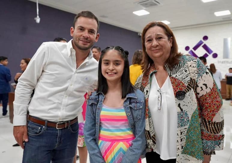 Niños y niñas participaron para la elección de cargos de alcaldesa, secretaria del Ayuntamiento, síndicos y regidores.