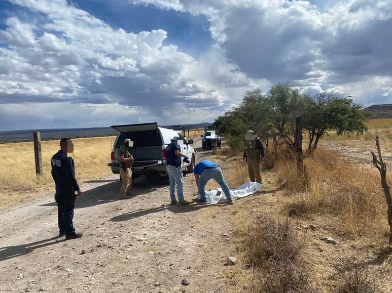 La necropsia de ley arrojó como causa de muerte una herida de proyectil de arma de fuego en la región frontal.