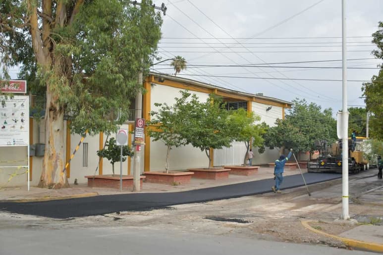 Se inició con la aplicación de 26 mil metros cuadrados de pavimentación en distintos puntos de la ciudad. (CORTESÍA)
