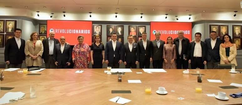 El encuentro entre los presidenciables del PRI y su dirigencia se realizó en la sede nacional del partido. (TWITTER)