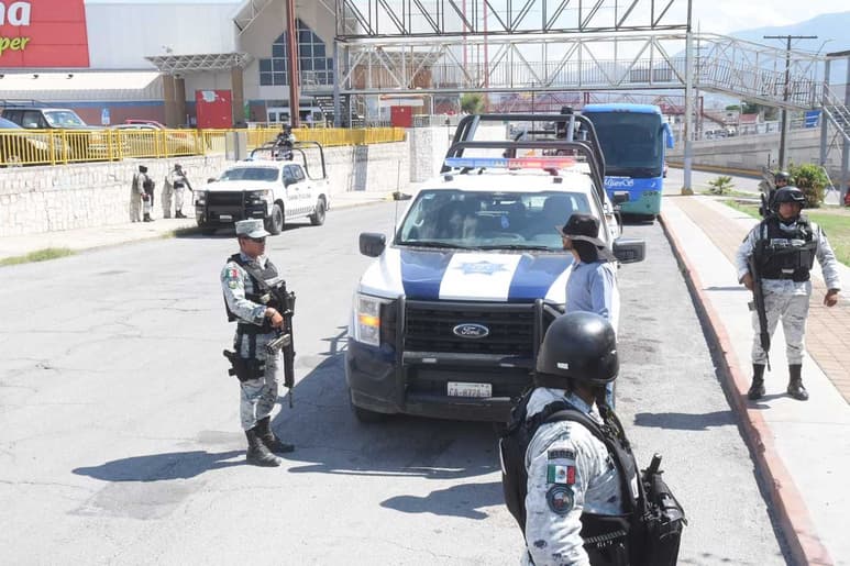 Comerciantes decidieron cerrar sus negocios y las calles del centro de Monclova se quedaron vacías, policías acudieron al lugar.