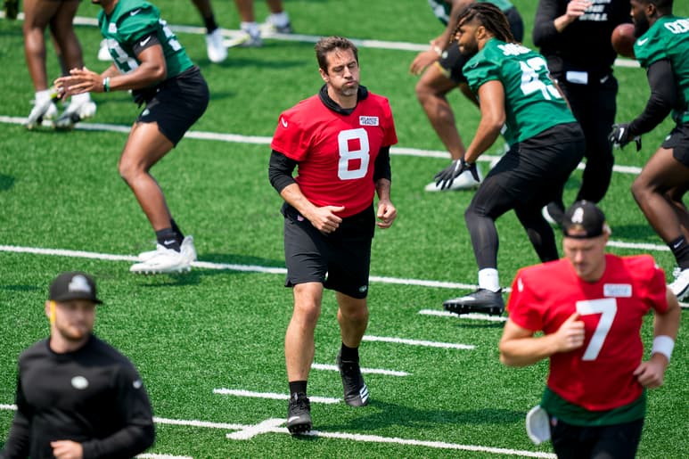Aaron Rodgers se lesiona en el segundo día de prácticas de los New York Jets