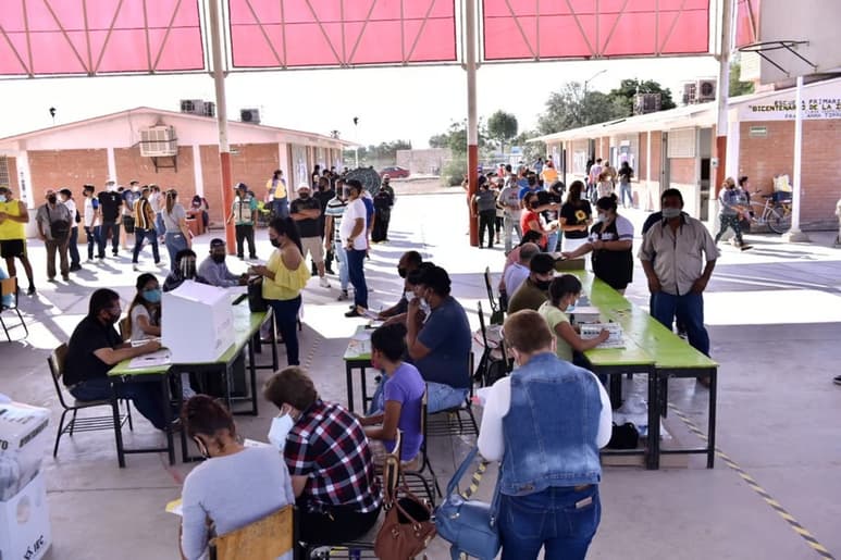 En los procesos electorales, las escuelas de la región Lagunera de Coahuila participan como sedes de casillas. (ARCHIVO)