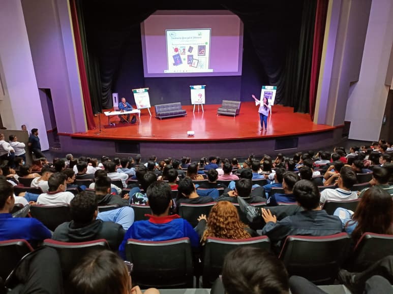 La titular, Yuri Edith Chávez, reconoció el interés del Ayuntamiento por cultivar en los niños y jóvenes experiencias y aprendizajes significativos para su desarrollo íntegro educacional. (CORTESÍA)