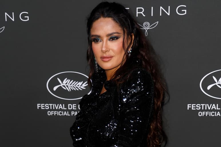 ¿Abusó de filtros? Cuestionan en redes aspecto de Salma Hayek